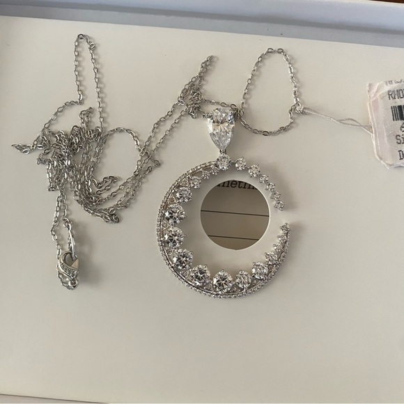 NWT beautiful Pedant Necklace with Swarovski Crystal - Picture 3 of 5